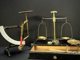 a scale that is sitting on top of a wooden box