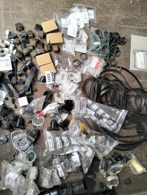 beaucoup d'objets divers éparpillés par terre
