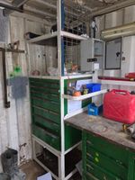 T47: Container maritime blanc avec établi (vide) (photo 4)