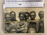 une vieille photo d'un groupe d'hommes avec des tatouages sur le visage