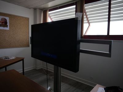 1 Moniteur Nec Diagonale 115cm, Sur Pietement Mobile Avec TL…