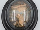 la photo d'une photo représentant un bébé sous une cloche en verre