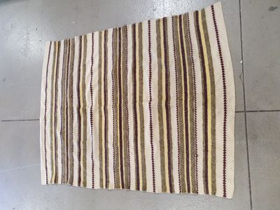 Couverture tissé main en laine à décor de bandes en polychro…