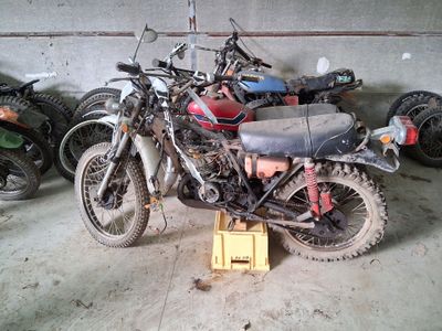 3 motos SUZUKI 125 TS vendues en l'état, sans carte grise po…