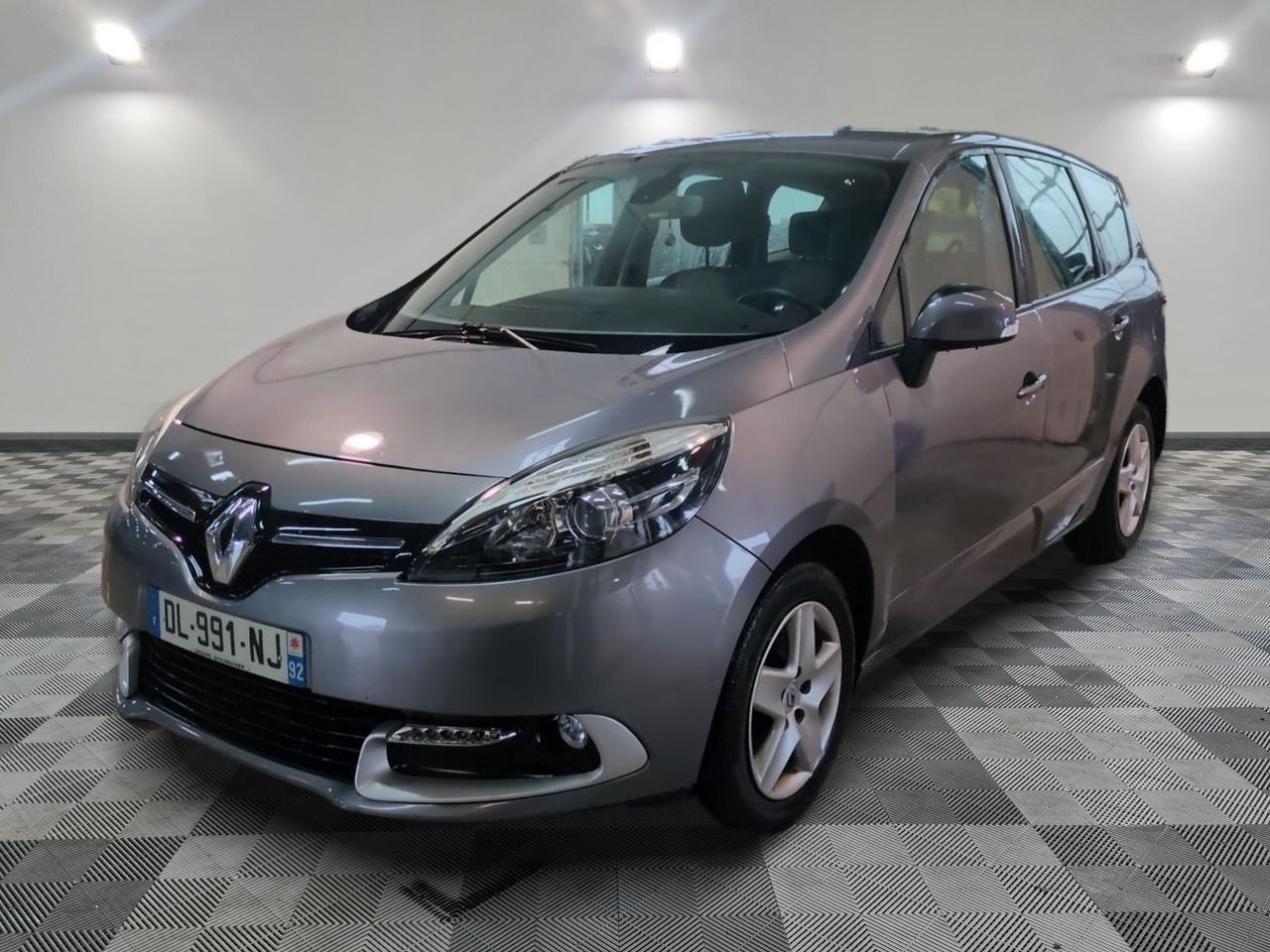RENAULT - GRAND SCÉNIC DCI 110 ENERGY FAP ECO2 BUSINESS 7 PL…