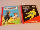 deux livres sont posés l'un à côté de l'autre sur une table