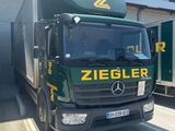 a truck that is parked in front of a building