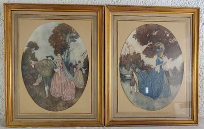 deux tableaux encadrés accrochés au mur d'une pièce