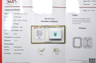 a picture of a certificate with a green diamond on it