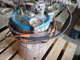 une photo d'une machine posée sur une palette