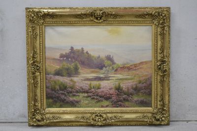 un tableau représentant un paysage avec des arbres et des fleurs, dans un cadre doré