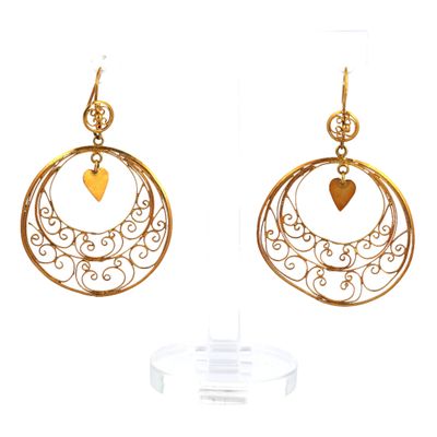 boucles d'oreilles plaquées or avec un cœur au centre