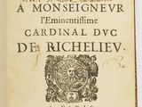 un vieux livre écrit posé sur une table