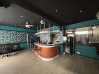 EXT - Un lave-verres METRO