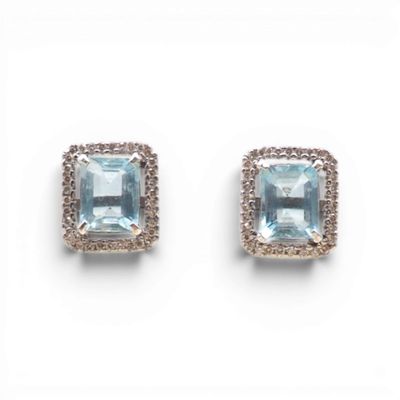 une paire de boucles d'oreilles en aigue-marine et diamants