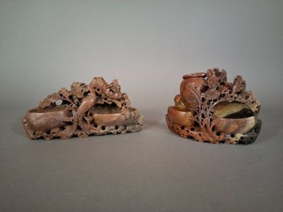 paire de figurines chinoises sculptées représentant un dragon et un vase