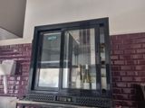 une cave à vin posée sur une étagère dans une cuisine