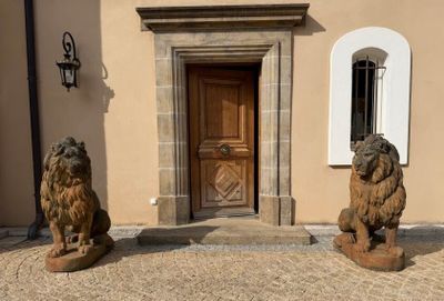 two statues of lions in front of a building