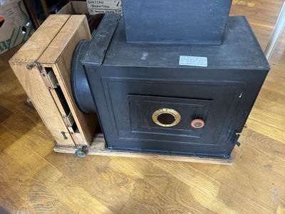 Un projecteur de cinéma bricolé pour plaque de verre à revoi…