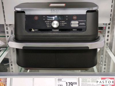une photo d'un appareil électroménager exposé dans un magasin