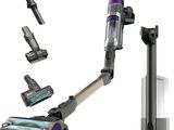 l'aspirateur est fixé à la base du support et relié aux autres parties de l'appareil