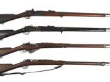 quatre types d'armes à feu différents sont représentés sur un fond blanc