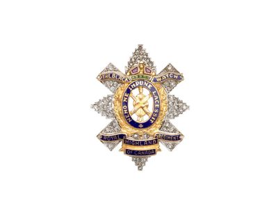 gros plan d'un badge sur fond blanc