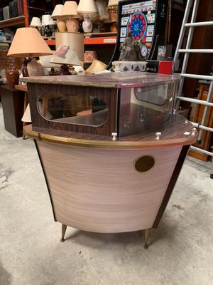 Bar en forme de proue de navire en formica - Photo 1