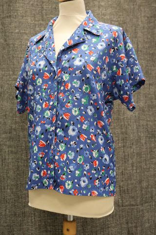Cacharel : chemisier vintage en synthétique taille 38/40