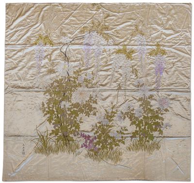 un gros plan sur un morceau de papier orné de fleurs