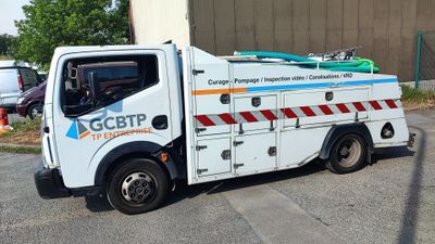 a picture of a utility truck parked in a parking lot