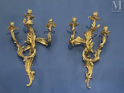 paire d'appliques murales anciennes à la feuille d'or sur fond bleu