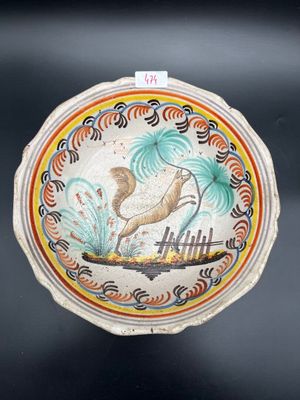 a picture of a decorative plate with a bird on it
