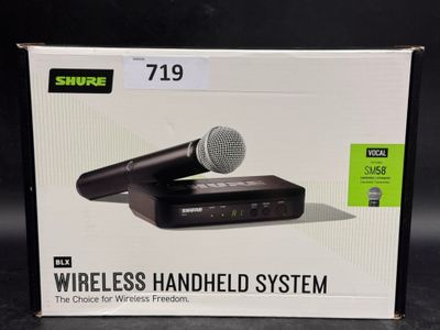 la boîte du système portable sans fil est ouverte sur la table