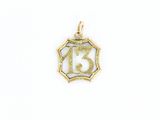 un pendentif en or sur lequel est gravé le chiffre treize