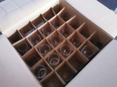 1 lot de 3 cartons de vaisselle en porcelaine, faïence, appa…