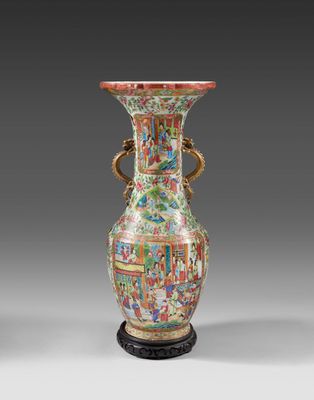 paire de vases chinois avec scènes peintes