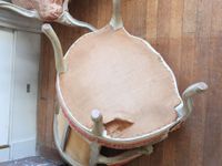 SUITE DE TROIS FAUTEUILS en bois mouluré et sculpté de fleur… (photo 4)