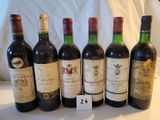six bouteilles de vin sont alignées sur une table