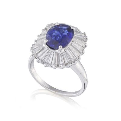 une bague en saphir et diamants, signée Van Cleef