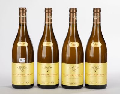 trois bouteilles de vin posées l'une à côté de l'autre sur une table