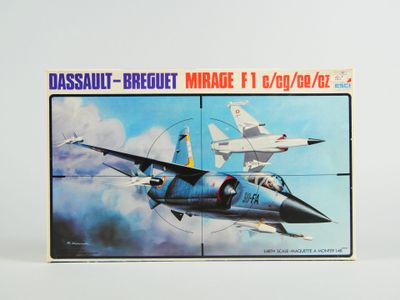 une image représentant une photo d'une maquette d'un avion de chasse