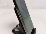 a cell phone that is sitting on top of a stand