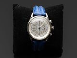 une photo d'une montre-bracelet avec un bracelet bleu