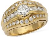 Gros plan sur une bague en or ornée de diamants