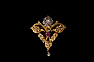 Broche pendentif en or jaune 18K (750/1000) à décor de volutes, fleurs - Photo 1