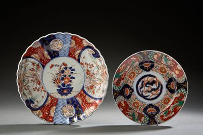 pair of japanese imari porcelain plates, 19th - 20th century