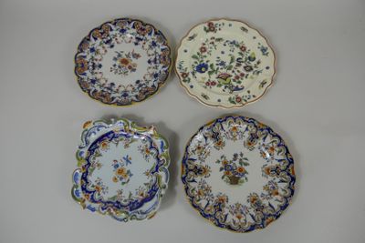 Trois assiettes et un vide poche en faïence à décor Rouen.