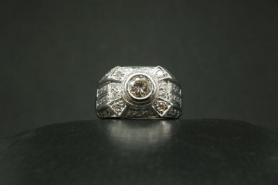 Bague en or blanc 750 sertie d'un diamant naturel de 0.60 ca…