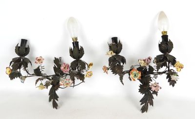 paire d'appliques murales noires et blanches ornées de fleurs et de feuilles
